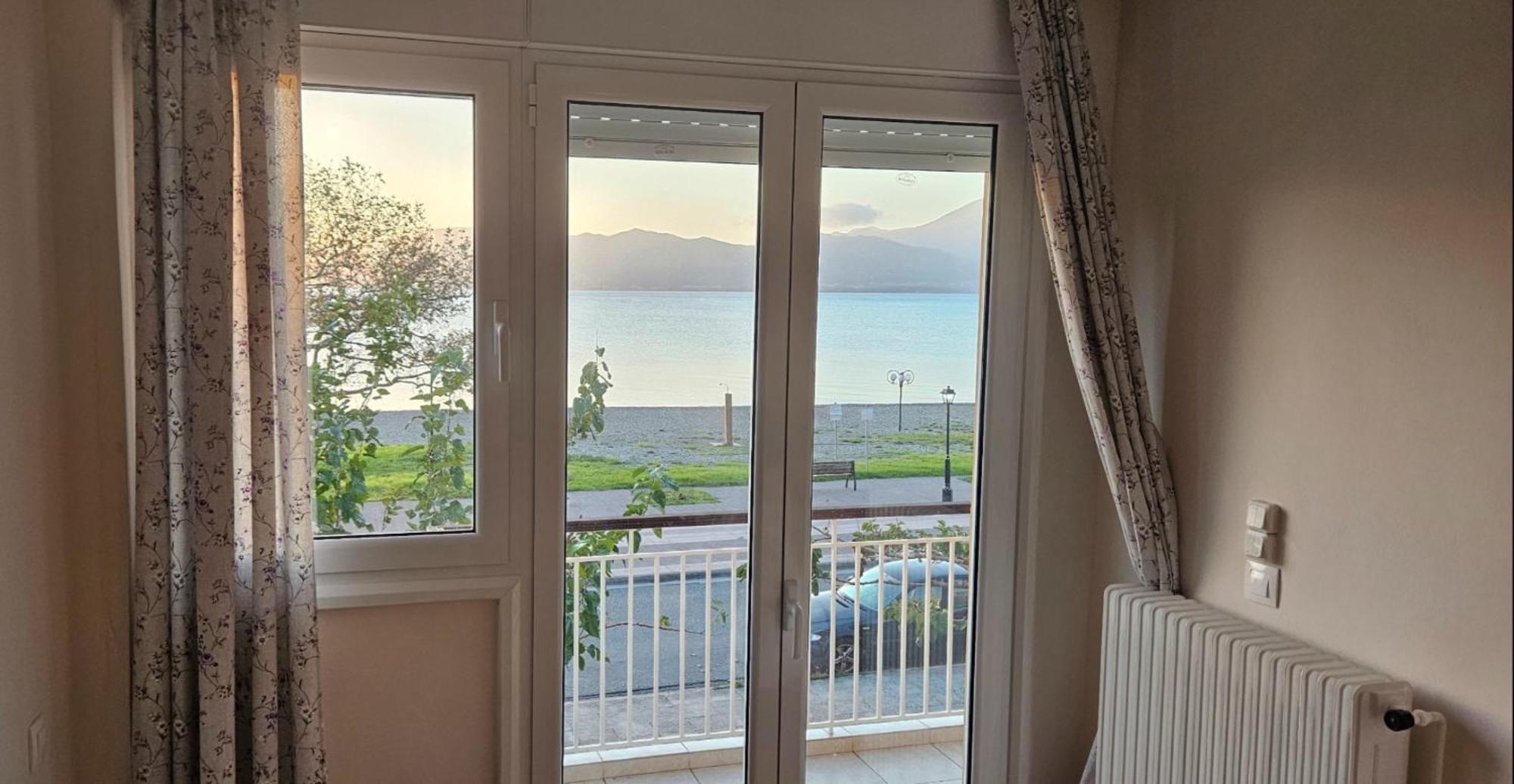 Nafpaktos Beach House Sea View Apartment First Floor Dış mekan fotoğraf