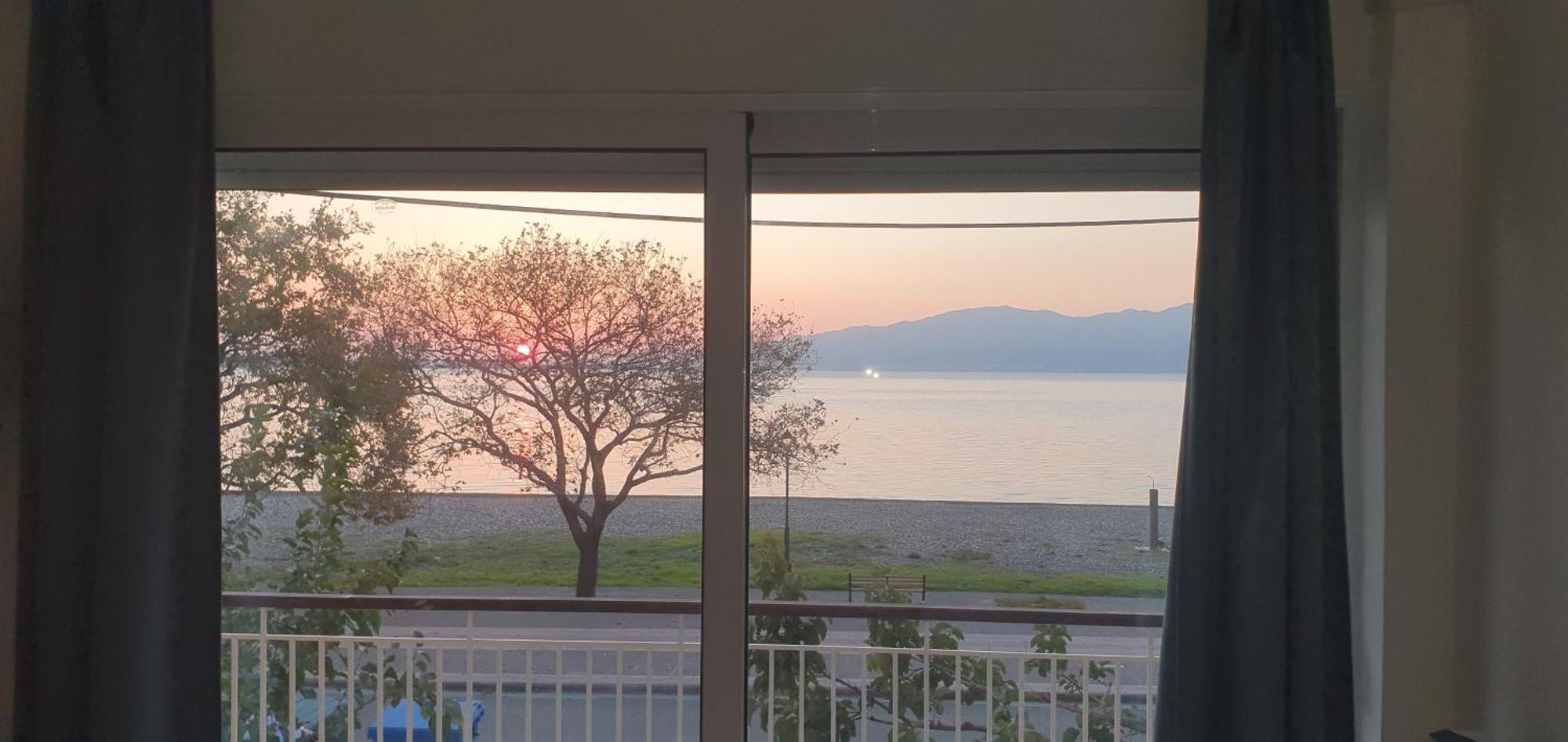 Nafpaktos Beach House Sea View Apartment First Floor Dış mekan fotoğraf