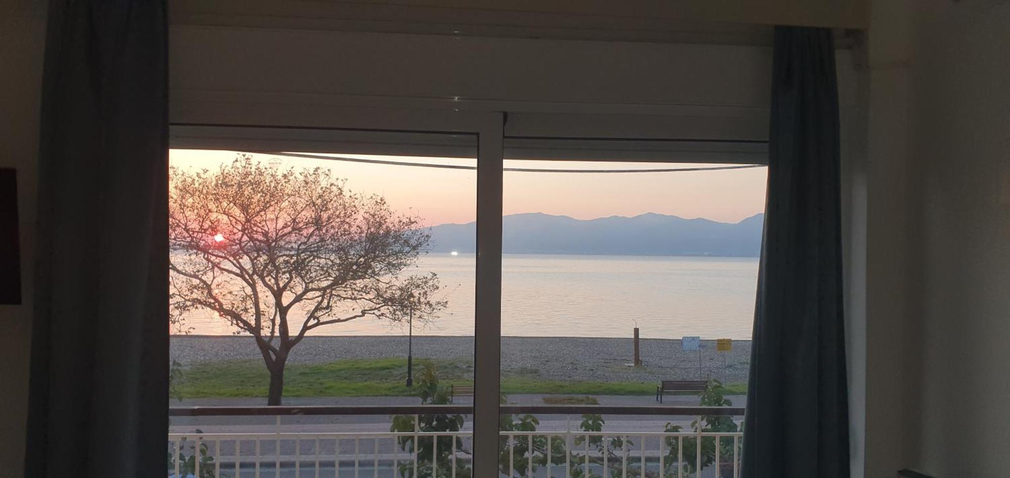 Nafpaktos Beach House Sea View Apartment First Floor Dış mekan fotoğraf